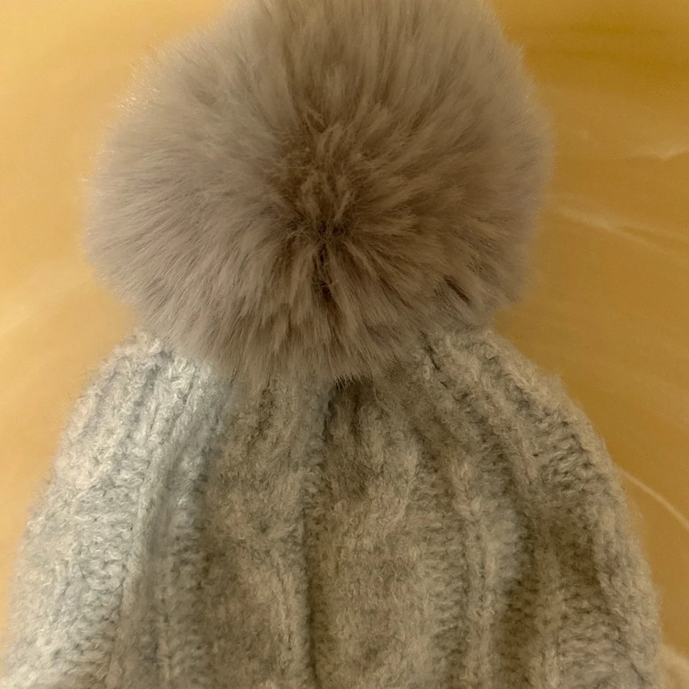 Sonoma Goods For Life Gray Cable Knit Pom Beanie Hat NWT Winter Cozy
